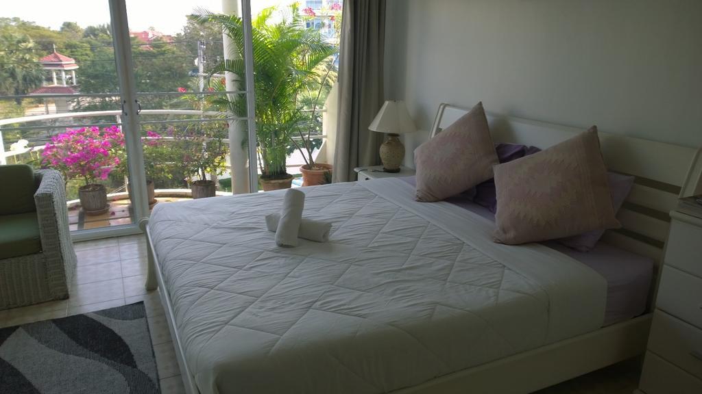 Corner Cafe Bed & Breakfast Hua Hin Exterior photo