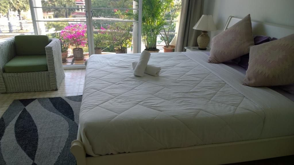 Corner Cafe Bed & Breakfast Hua Hin Exterior photo