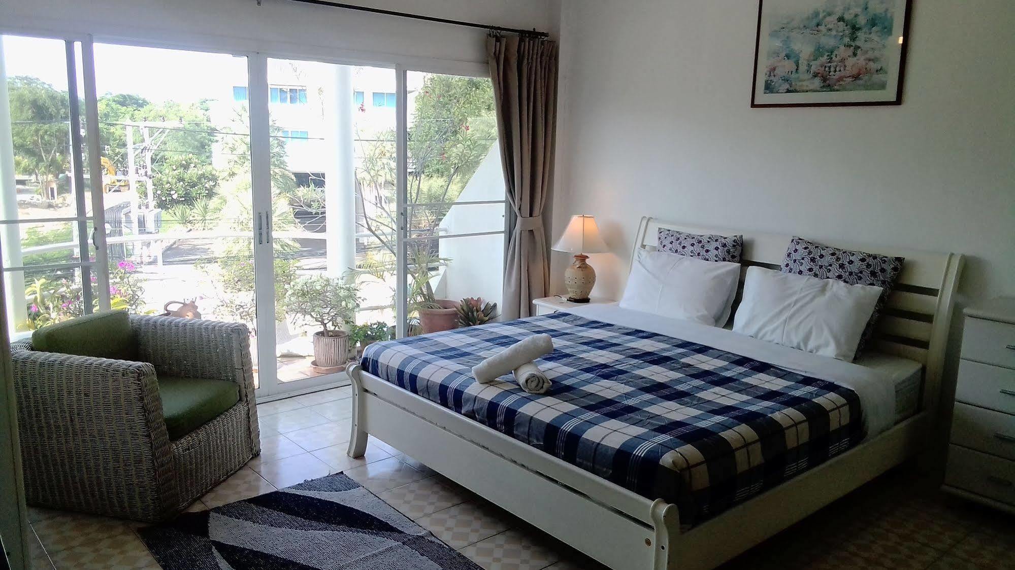 Corner Cafe Bed & Breakfast Hua Hin Exterior photo